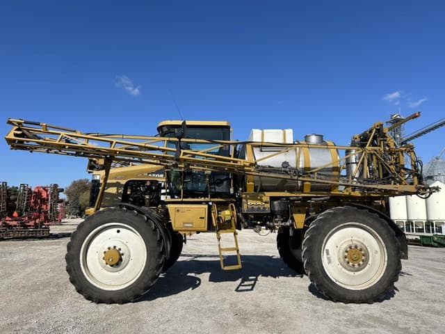 Image of Ag-Chem RoGator 1064 equipment image 2