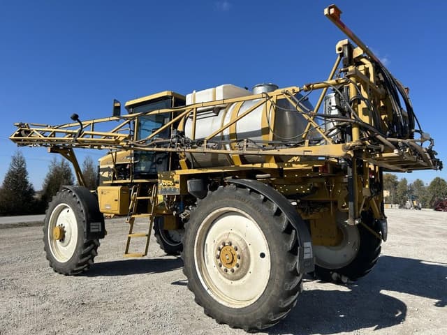 Image of Ag-Chem RoGator 1064 equipment image 3