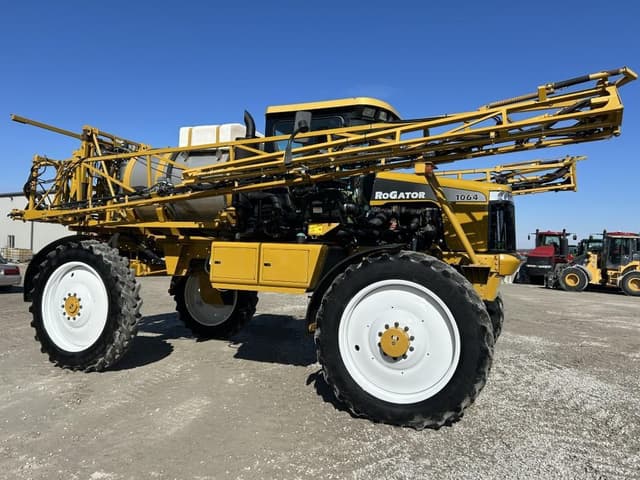 Image of Ag-Chem RoGator 1064 equipment image 1