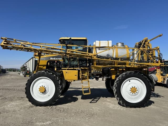 Image of Ag-Chem RoGator 1064 equipment image 2