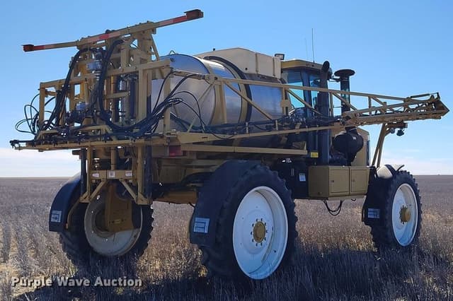 Image of Ag-Chem RoGator 1264 equipment image 4