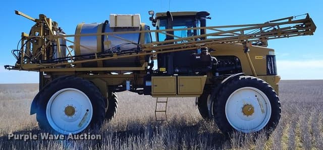 Image of Ag-Chem RoGator 1264 equipment image 3