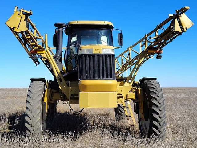 Image of Ag-Chem RoGator 1264 equipment image 1