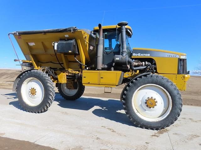 Image of Ag-Chem RoGator 1264C equipment image 4