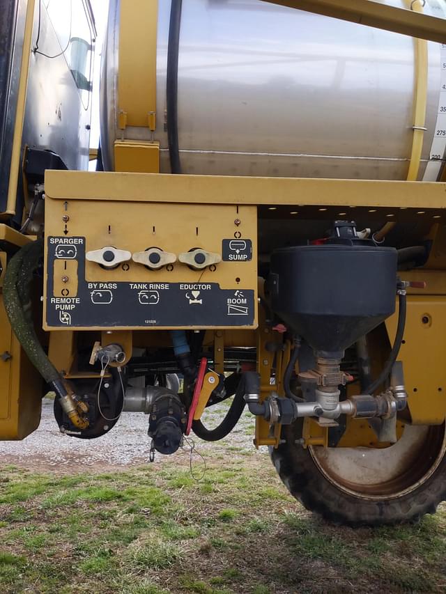 Image of Ag-Chem RoGator 864 equipment image 4