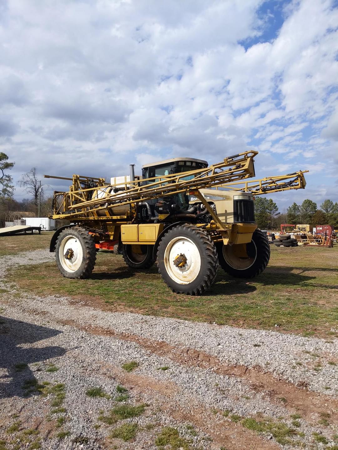 Image of Ag-Chem RoGator 864 Primary image