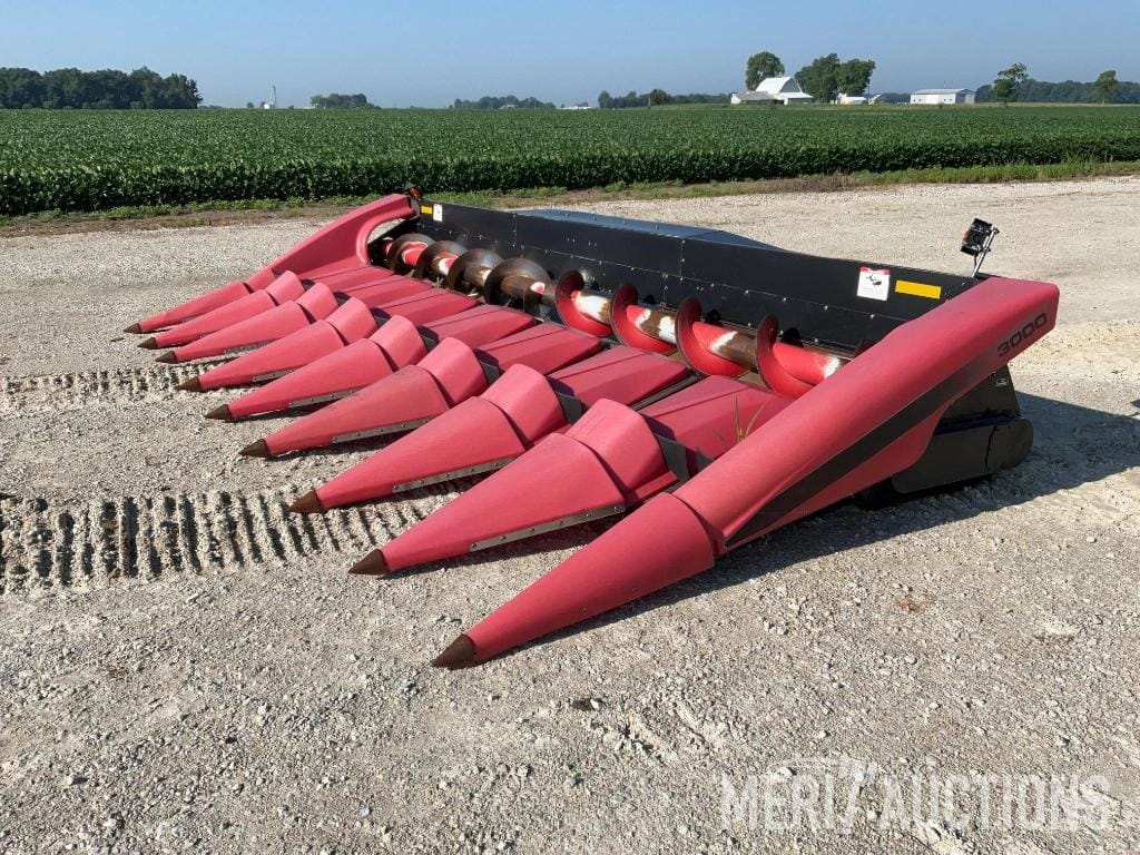 2004 AGCO 830 Equipment Image0