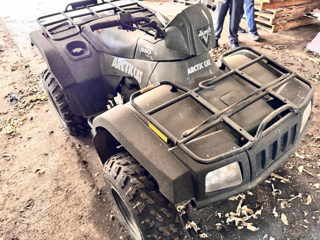 Image of Arctic Cat 650V2 equipment image 4