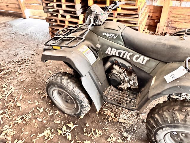 Image of Arctic Cat 650V2 equipment image 1