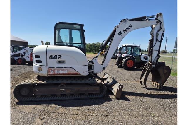 Image of Bobcat 442 equipment image 2