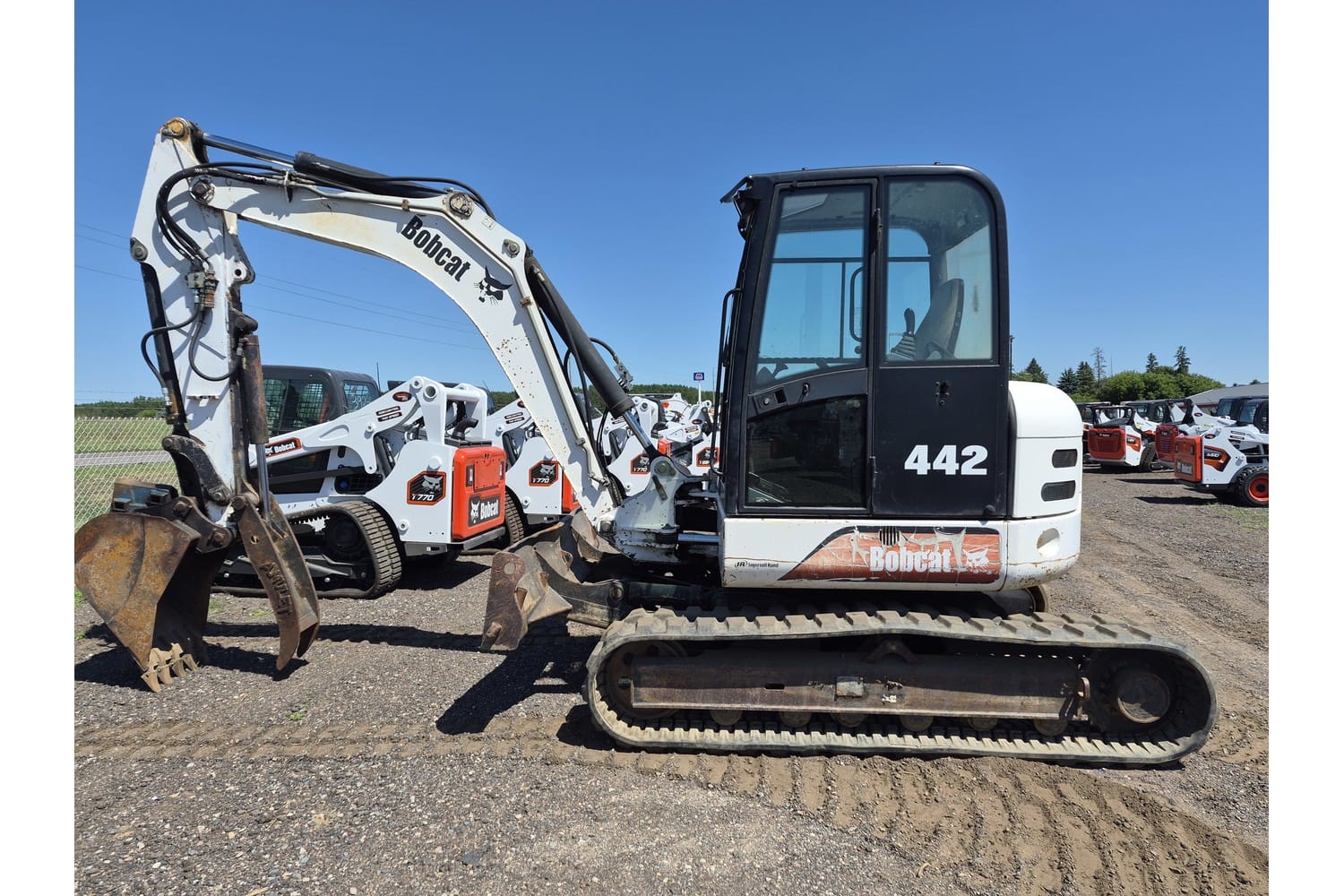 2004 Bobcat 442 Equipment Image0