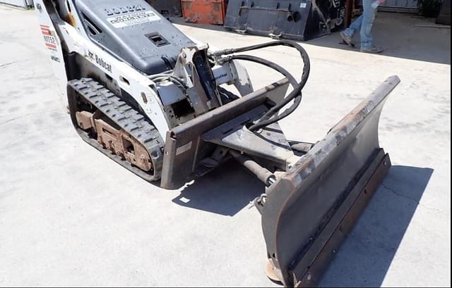 Image of Bobcat MT52 equipment image 4