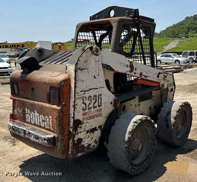 Image of Bobcat S220 equipment image 4