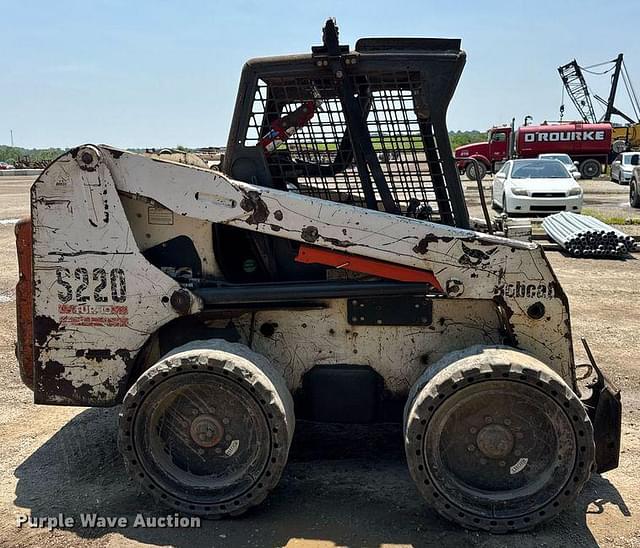 Image of Bobcat S220 equipment image 3