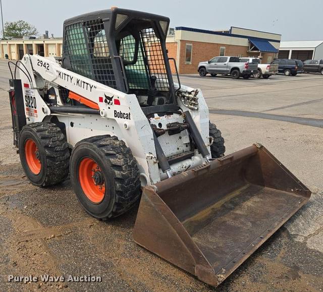 Image of Bobcat S220 equipment image 2