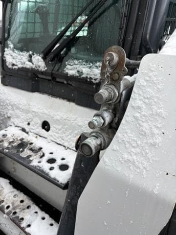 Image of Bobcat S250 equipment image 4