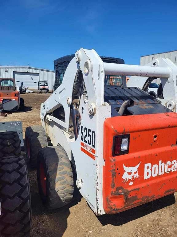 Image of Bobcat S250 equipment image 3