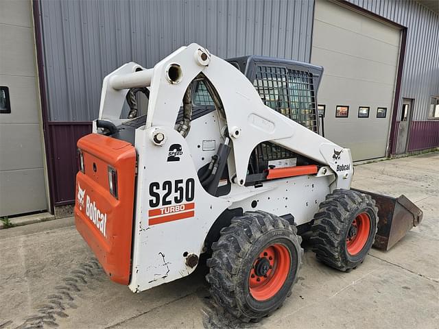 Image of Bobcat S250 equipment image 4