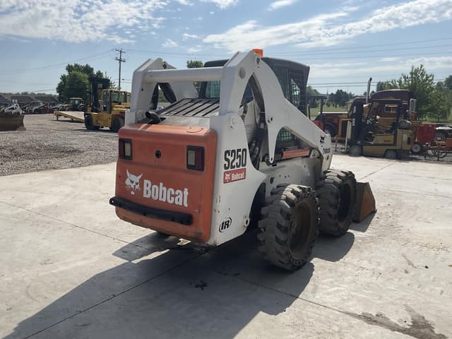 Image of Bobcat S250 equipment image 3
