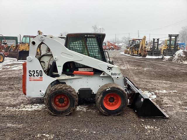 Image of Bobcat S250 equipment image 4