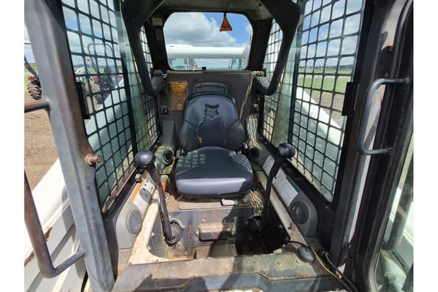 Image of Bobcat S250 equipment image 4