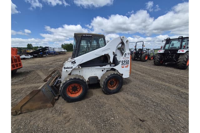 Image of Bobcat S250 equipment image 2