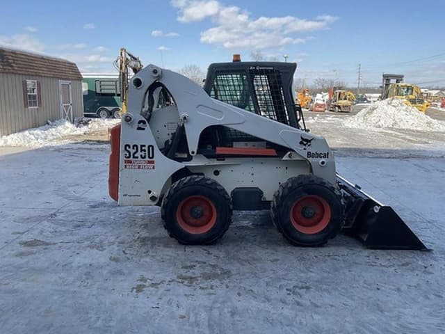 Image of Bobcat S250 equipment image 4