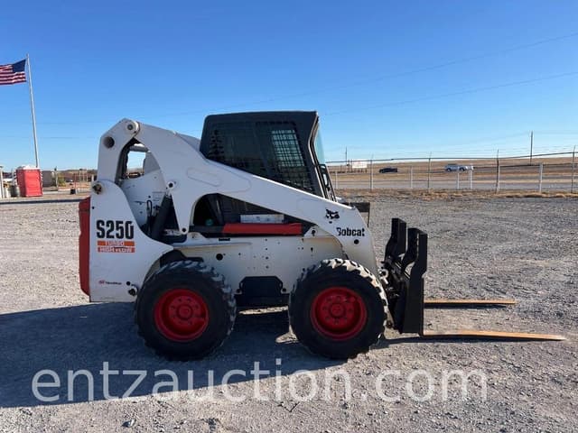 Image of Bobcat S250 equipment image 3