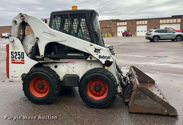 Image of Bobcat S250 equipment image 3