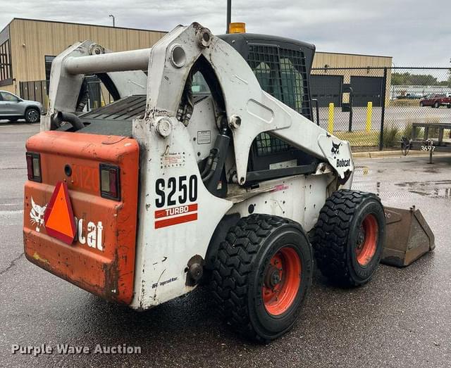 Image of Bobcat S250 equipment image 4