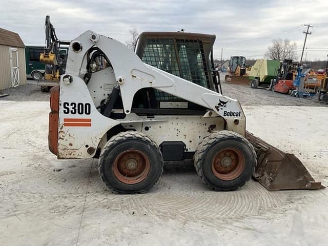 Image of Bobcat S300 equipment image 4