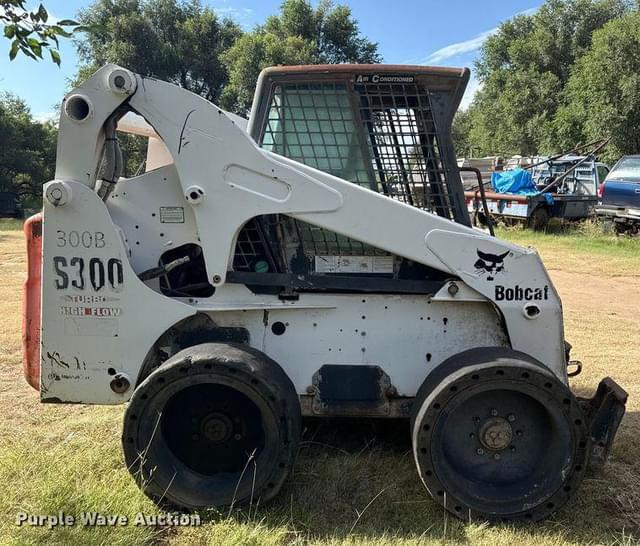 Image of Bobcat S300 equipment image 3