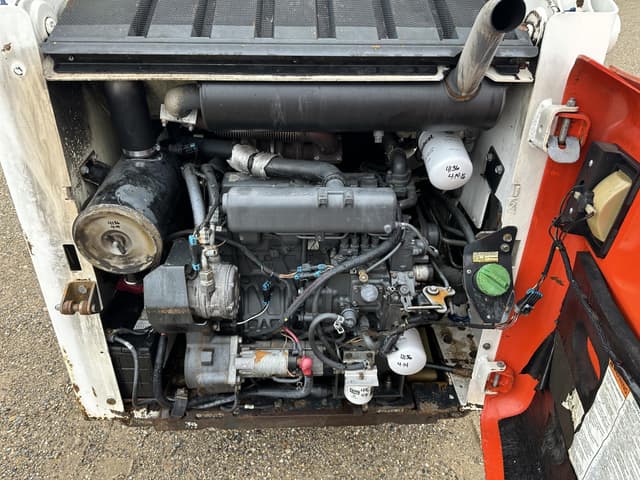 Image of Bobcat T190 equipment image 4