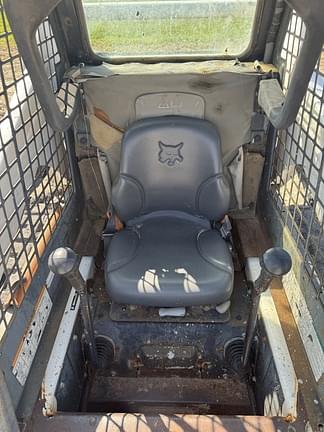 Image of Bobcat T190 equipment image 4