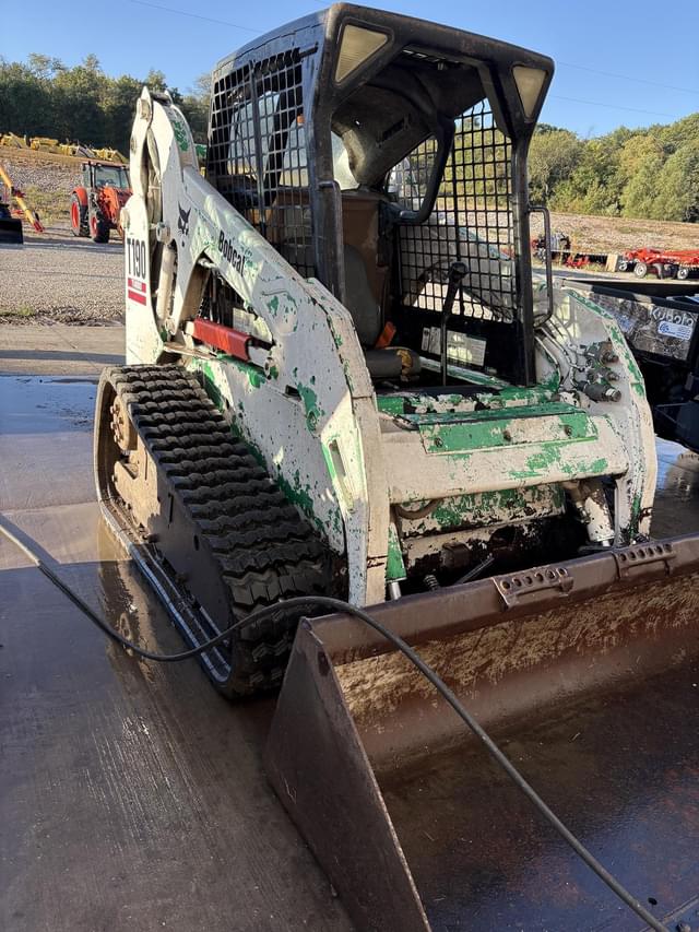 Image of Bobcat T190 equipment image 3