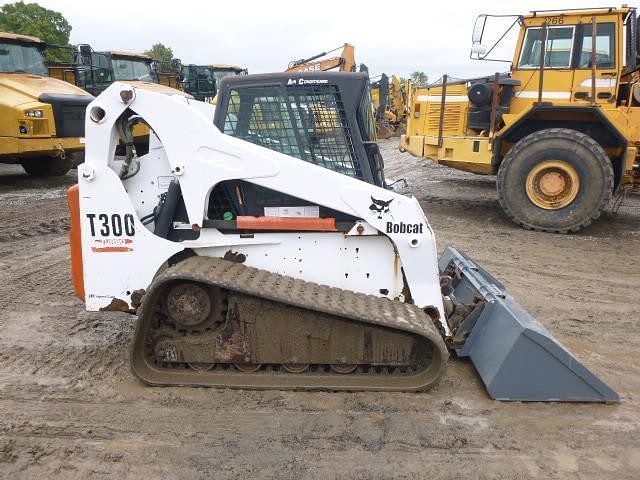 Image of Bobcat T300 equipment image 2