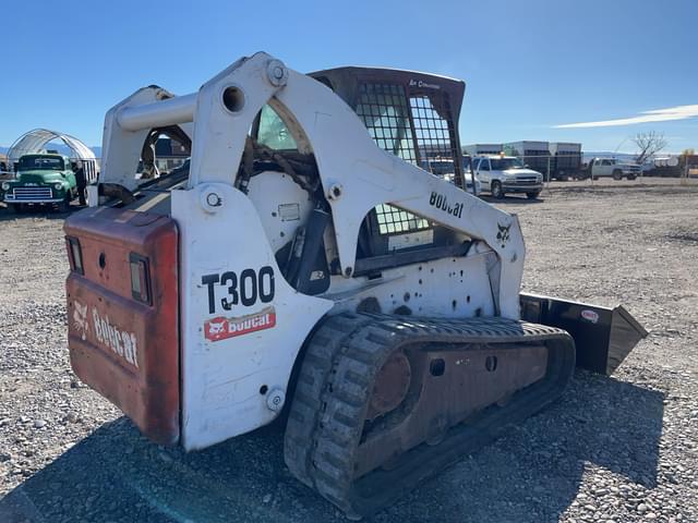 Image of Bobcat T300 equipment image 4