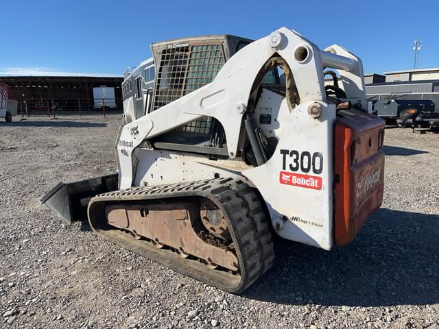 Image of Bobcat T300 equipment image 2