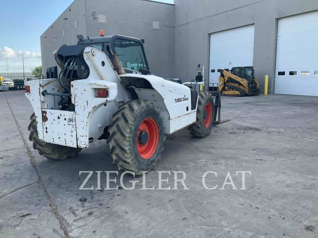 Image of Bobcat V723 equipment image 2