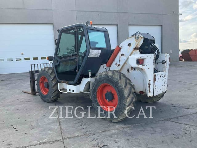 Image of Bobcat V723 equipment image 3