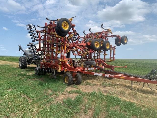 2004 Bourgault 5710 Equipment Image0