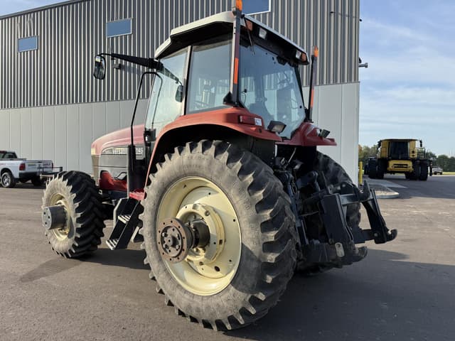 Image of Versatile 2145 equipment image 3