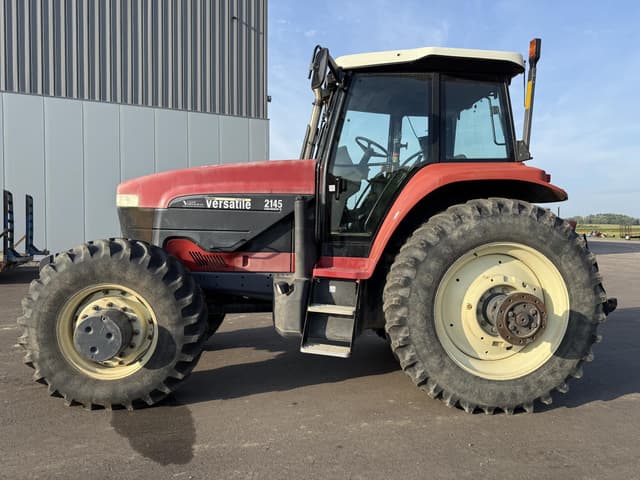 Image of Versatile 2145 equipment image 2