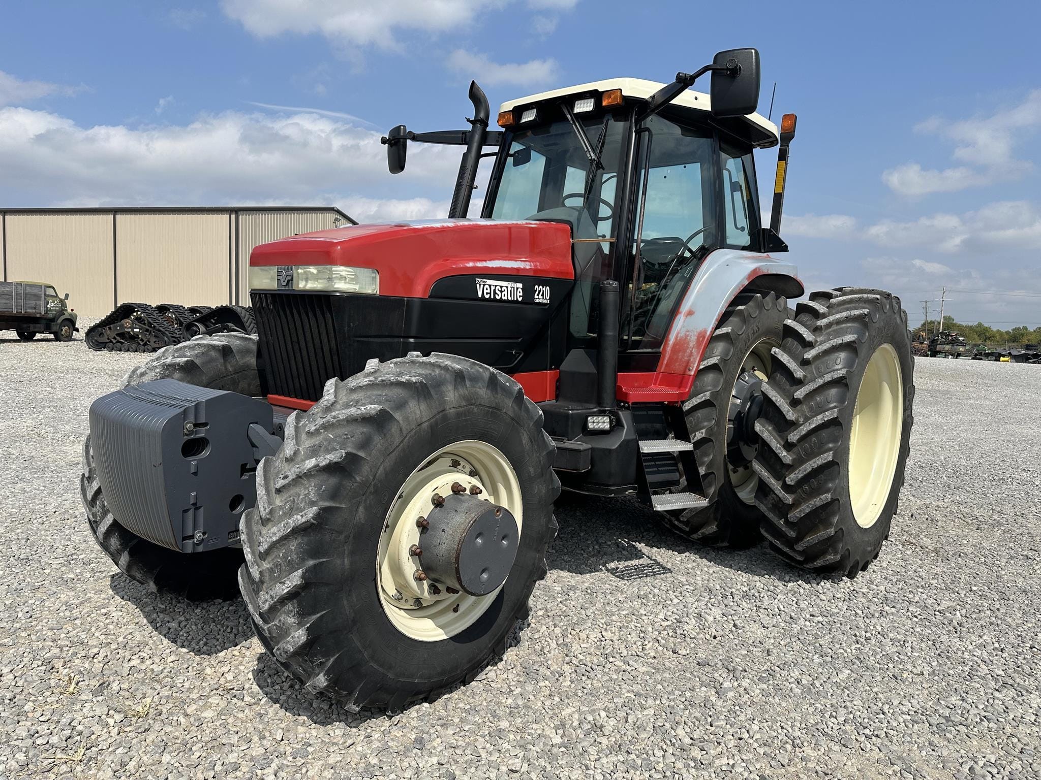 2004 Buhler Versatile  2210 Equipment Image0