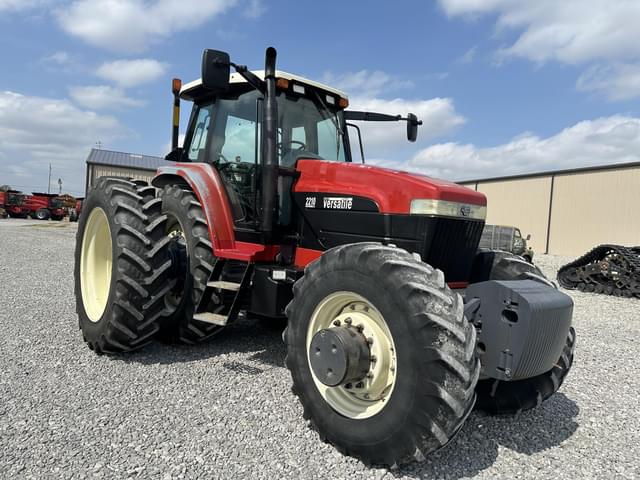 Image of Buhler Versatile  2210 equipment image 1