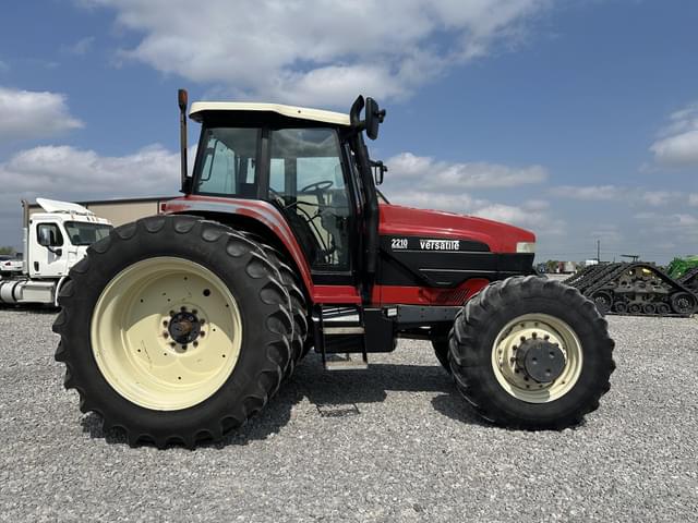 Image of Buhler Versatile  2210 equipment image 3