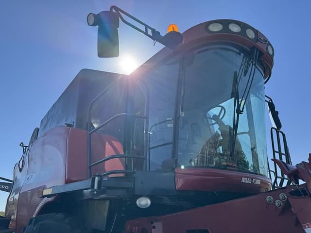 Image of Case IH 8010 equipment image 4