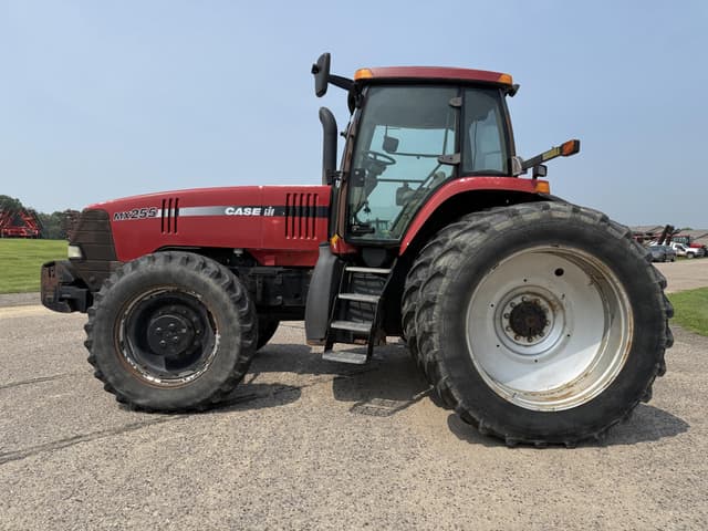 Image of Case IH MX255 equipment image 1