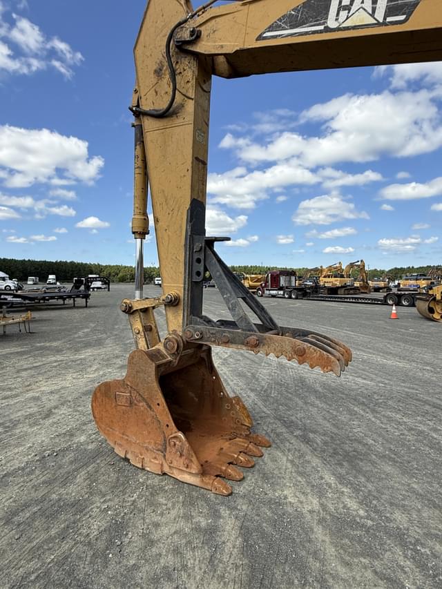 Image of Caterpillar 320CL equipment image 4