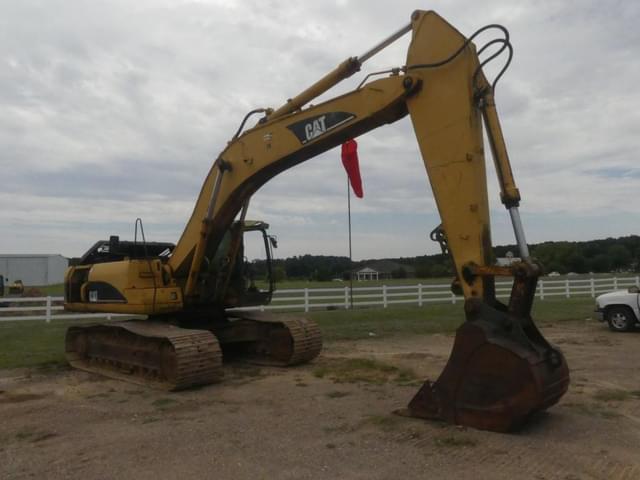 Image of Caterpillar 330CL equipment image 1